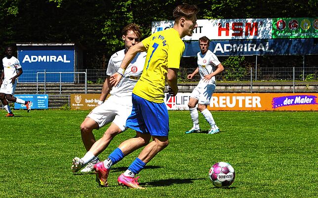 Bild 17: Verbandsligaderby zwischen SC Pfullendorf und FC Singen gewinnt der SCP mit 3:1