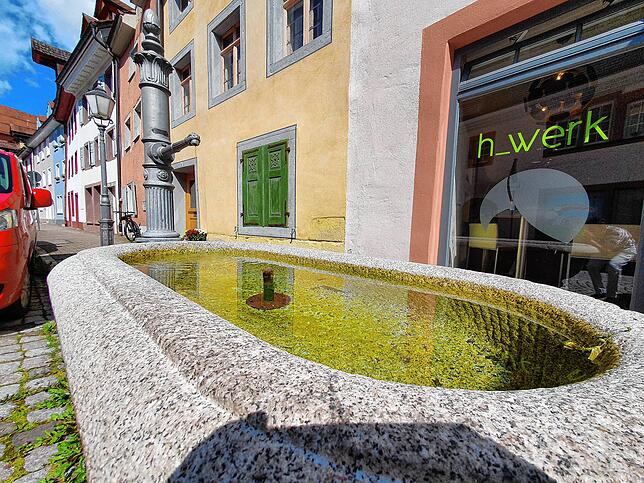 Namensgeber für eine lange Innenstadtroute: Der Brunnen an der Brunnenstraße.