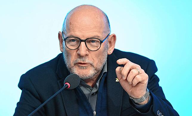 Trotz bereits verheerendem Ist-Zustand will Minister Winfried Hermann den Bedarf einer Autobahnlösung am Hochrhein nicht anerkennen. Er ...