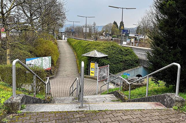 Sowohl Treppen als auch Rampen gibt es am Haltepunkt Wehr-Brennet.