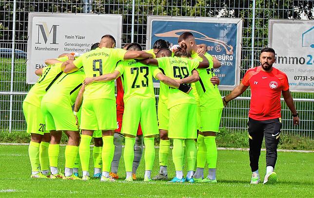 Bild 21: Die besten Bilder der Partie zwischen dem TSV Singen und dem FC Neustadt