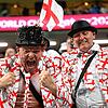 Fans der englischen Nationalmannschaft jubeln bei der WM in Katar &ndash; vielleicht ja auch über die Entdeckung der WC-Dusche. Das Team ...