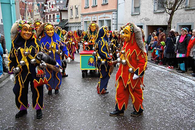 Die Narrenzunft Seegockel aus Friedrichshafen, hier die Hafennarren