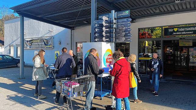 Die Fragebögen der AG Innovation der Seelsorgeeinheit kommen in St. Blasien gut an. Bild: Karin Stöckl-Steinebrunner