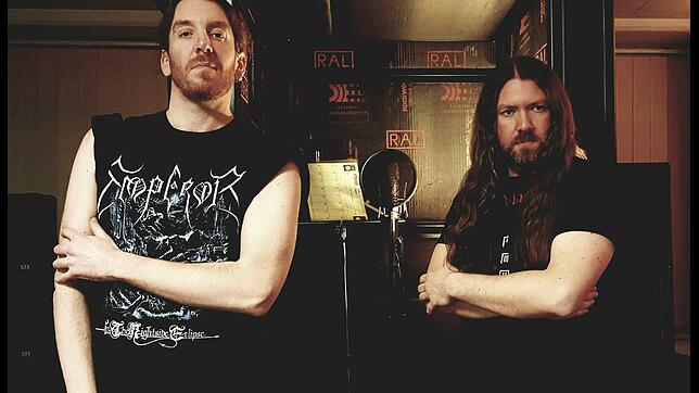 Pascal Vannier (links) und Christian Jakob von der Black Metal Band Imperium Dekadenz nehmen in ihrem Proberaum-Studio in Donaueschingen ...