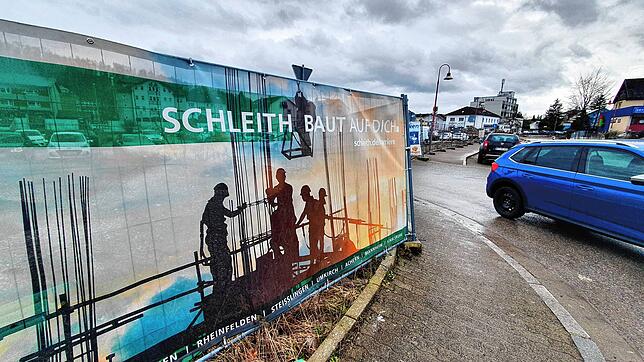 „Schleith baut auf dich“ steht auf einem Transparent am Sulzerring geschrieben. Der Waldshut-Tiengener Investor hat mit dem ...