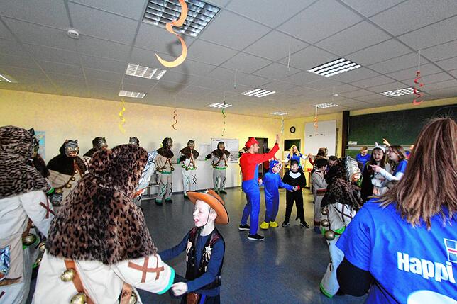 Bild 13: Fasnacht: Tausende Narren feiern den Schmotzigen in Villingen