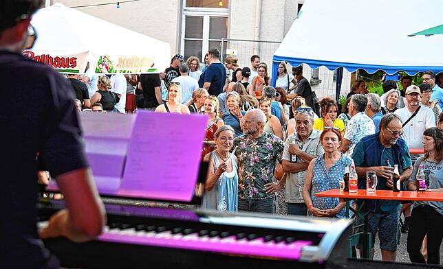 Bild 7: Sommer, Musik, gute Laune: So feierte Gurtweil das Gurtwiil Open Air 2025 - Das sind die besten Bilder