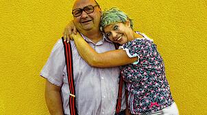 Die Kächeles, Michael Willkommen und Ute Landenberger als Karl-Eugen und Käthe Kächele, treten in Neuhausen ob Eck auf. Sie gehören zu ...