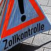 Achtung Zollkontrolle! In Grimmelshofen sind zwei Männer aufgeflogen, die für ihren Cousin Ware im Wert von 35.000 Euro schmuggeln wollten.