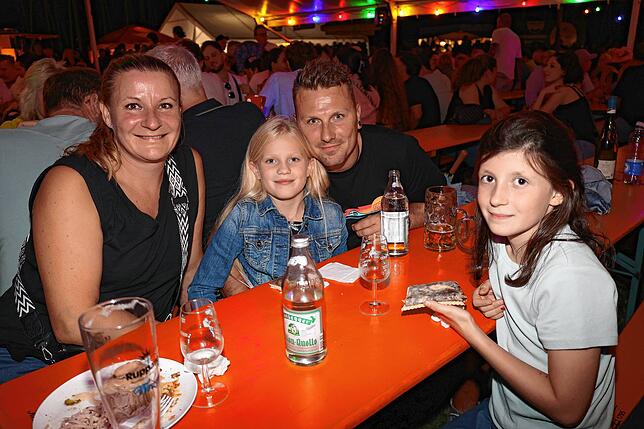 Bild 33: Maritimes Flair und Partystimmung: So feiern die Gäste beim Hafenfest 2025 in Staad