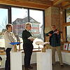 Susanne Amsel, Mathes Seidl und Egon Fässler (von links) gestalten die Vernissage mit Texten und Improvisationen.