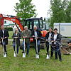 Symbolischer Spatenstich für das Großprojekt Breitbandausbau in Ewattingen (von links): Edgar Maier vom beauftragten Bauunternehmen, ...