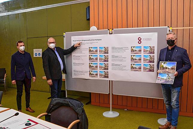 Welcher Bodenbelag kommt auf den neuen Marktplatz? Das wissen bislang auch Giovanni Costantino, Bürgermeister Michael Rieger und ...