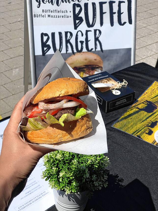 Auch bei Streetfood-Festivals ist Büffelfleisch mittlerweile beliebt. Hier in Singen im vergangenen Jahr.
