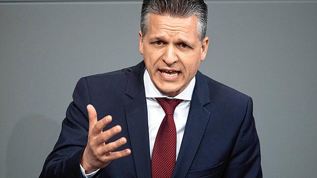 Thorsten Frei (CDU) fordert eine Kabinettsumbildung, nachdem die SPD mit Spitzenkandidatin Nancy Faeser ein historisch schlechtes ...