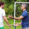 Bermatingen-Trainer Joachim Ruddies (rechts) und Spieler Jannis Dannecker haben derzeit allen Grund zur Freude.