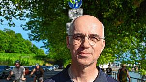 Bernhard Glatthaar, Vorsitzender des ADFC im Bodenseekreis, findet es problematisch, wenn sich Fußgänger und Radfahrer einen Weg teilen ...