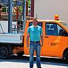 Markus Maurer, der Leiter der Technischen Betriebe, auf dem sonnigen Bauhof in Stockach.