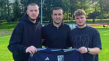 Neu im Kader: Sportchef Mehmet Yilmaz (Mitte) freut sich beim SV Blau-Weiß Murg auf die Neuzugänge Maximilian Batt (links) und David ...