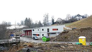 Das neue Feuerwehrgerätehaus der Bernauer Wehr soll im Lauf des Jahres fertig werden. Bild: Susanne Filz