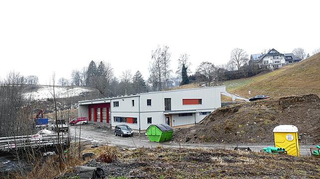 Das neue Feuerwehrgerätehaus der Bernauer Wehr soll im Lauf des Jahres fertig werden. Bild: Susanne Filz