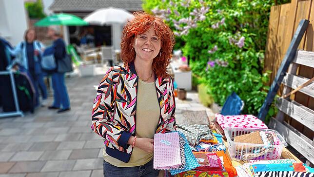 Anne Wilde bietet heute Stoffe an.