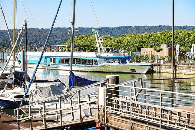 Das Fährschiff &bdquo;Stadt Radolfzell&ldquo; im Radolfzeller Hafen.