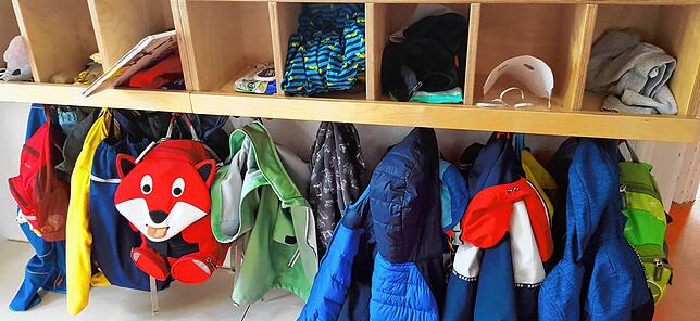 Volles Haus. Garderobe in einer Konstanzer Kita.