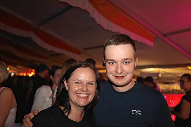 Bild 14: So war die Stimmung beim Aach-Linzer Weinfest