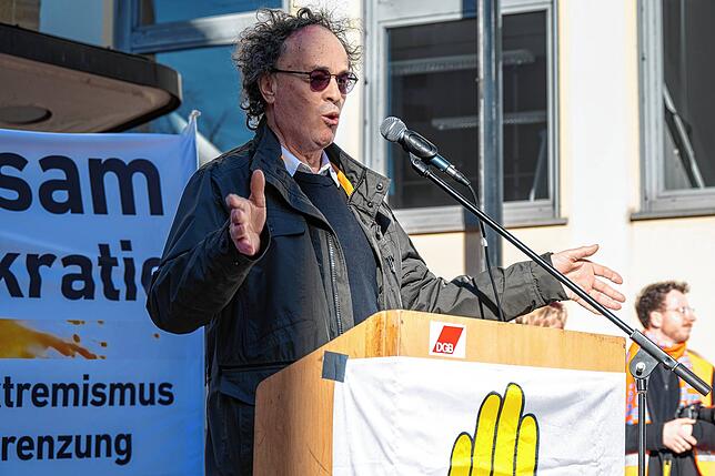 Eugen Lippus spricht für den Seniorenrat. Für ihn ist Demokratie nicht verhandelbar.