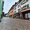 Menschenleere Fußgängerzone in Bad Säckingen zur Mittagszeit: Seit mehr als drei Monaten sind Teile des Einzelhandels sowie die ...