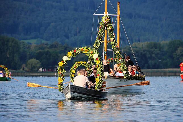 Bild 17: Pilgerfahrt über den See: Bilder von der Mooser Wasserprozession