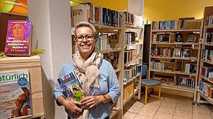 Sabine Baum von der Gemeindebücherei in Rielasingens Ortsmitte freut sich über viele neue Leser, die die Bücherei nutzen.