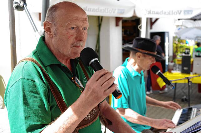 Bild 18: Buntes Programm beim 40. Öhninger Dorffest