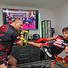 Der neunjährige Ernes Kurti (rechts) ist schon ein großer Kämpfer, hier mit seinem Trainer Ralf Hasenohr. Bild: Sandra Bossenmaier