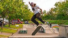Skaterin Amanda Fränzel zeigt beim Finale des Bodensee-Skatecups in Konstanz ihr Können.