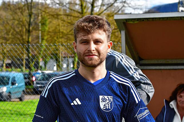 Alija Kapidzija (27) begann als Fünfjähriger mit Fußball beim SV Blau-Weiß Murg. Er durchlief alle Nachwuchsteams, nur als B-Junior war ...