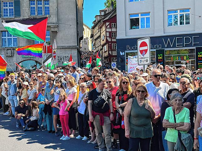 Bild 24: ESC 2025 in Basel: So bunt und laut startet die große Eröffnungsparty in der Innenstadt