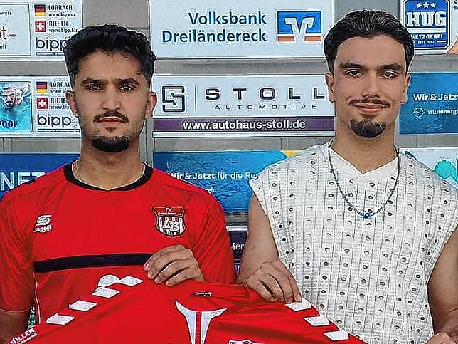 Aufgerückt: Ouael Tajiri (links) spielte beim FV Lörrach-Brombach bislang in der U23. Aus dem Nachwuchs rückt Mustafa Sabirsuyu ins ...