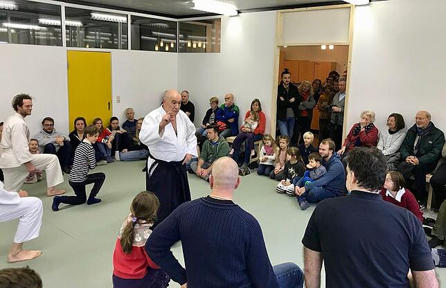 Groß ist das Interesse an der Aikidoschule.
