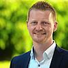 Nach der Pressekonferenz vor dem Milchwerk: Simon Gröger, der gemeinsame Kandidat von CDU, SPD und FGL für die Oberbürgermeisterwahlen ...