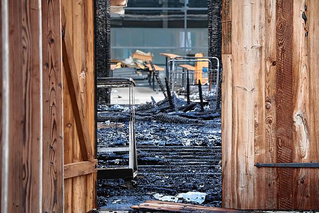 Ein Blick ins verkohlte Innere der „Messealm“.