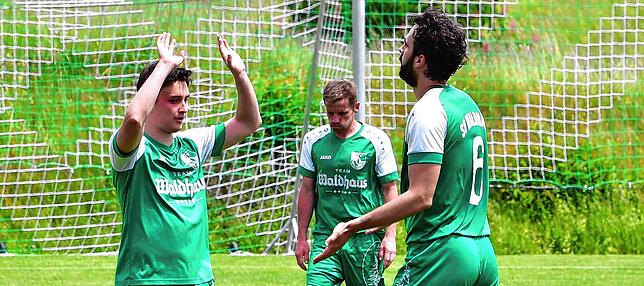 Bild 1: SV Waldhaus II gewinnt Kellerduell gegen DTFV Bad Säckingen mit 2:1 – und wir haben Fotos!