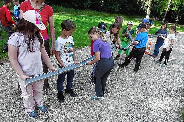 Teamspiele stärken den Zusammenhalt in der Klasse. Foto: Heinrich Sturm