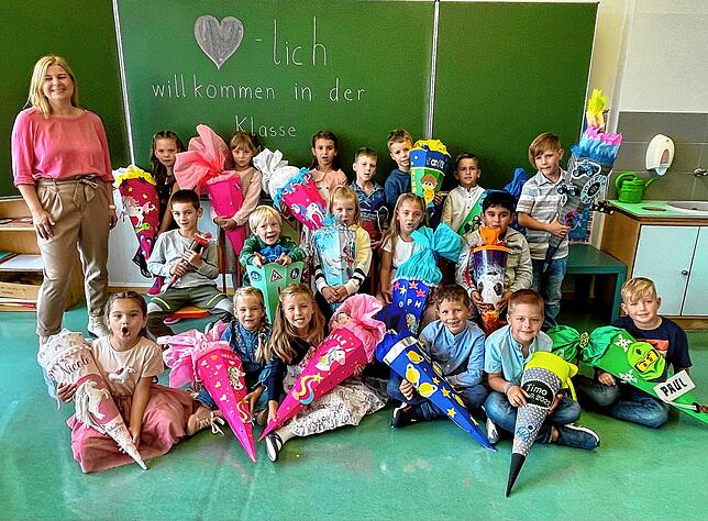 Acht Mädchen und zehn Jungen sind in die Klasse 1b der Auwiesenschule Horheim-Schwerzen eingeschult worden. Klassenlehrerin ist Sabine Eger.