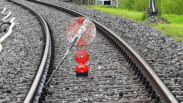 Ab hier ist Schluss: Seit bald zwei Jahren ist die älteste Eisenbahnbrücke über den Rhein zwecks Sanierung gesperrt. Frühestens im ...