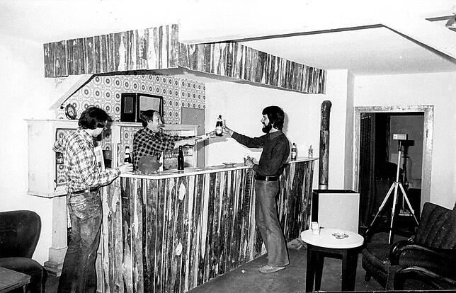 Drei der VEC-Urgesteine Wolfgang Riedel, Detlev Weiß und Manfred Krümmer sorgen schon 1975 für gute Stimmung unter den Modellbahnern in ...