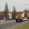 Das Archivbild zeigt den Rißtorf-Kreisel, über den der BMW geradeaus hinweggefahren ist.