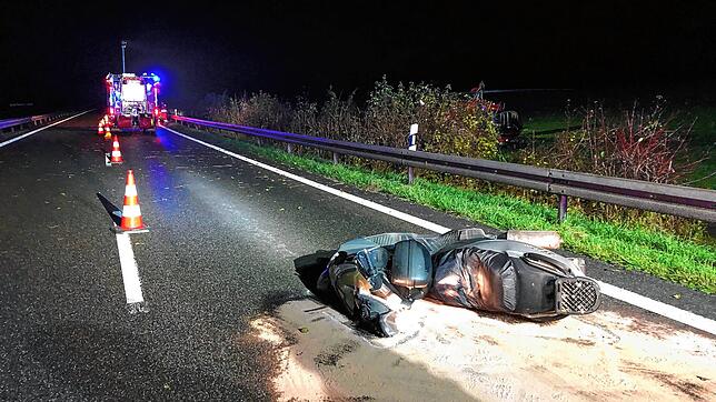 Zu einem schweren Verkehrsunfall ist es am Dienstagmorgen in der Nähe des Kreuz Singen gekommen. Ein Rollerfahrer und ein Autofahrer ...